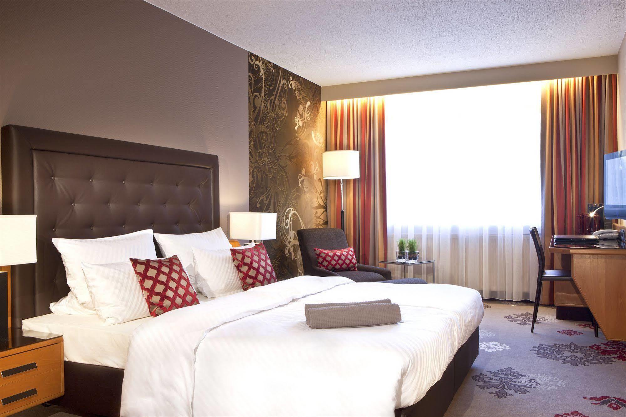 Der Heidehof Conference & Spa Resort Gaimersheim Экстерьер фото